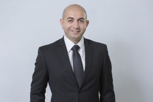 Reuven Elia Moshe ist EMEA Supply Chain Director bei DSV IMS und betreut Unternehmen aus Branchen wie Pharma, Halbleiter, Luftfahrt, Automotive, F&B und mehr.