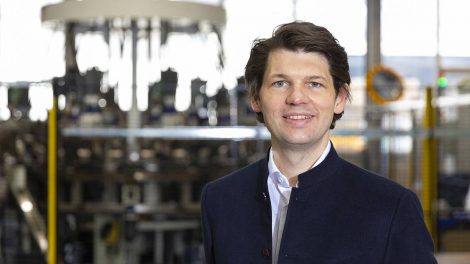Maximilian Pfeifer, Geschäftsführer der Gersfelder Metallwaren GmbH: „Dieser Auftrag zeigt einmal mehr, dass Hochpräzisionsarbeit aus Gersfeld international konkurrenzfähig ist.“