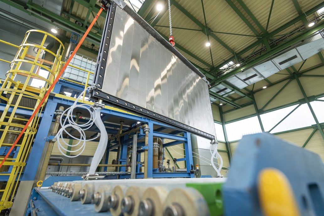 Thyssenkrupp Uhde Chlorine Engineers wird eine 200 MW Elektrolyse-Anlage auf der Basis seines 20 MW Großmoduls für die alkalische Wasserelektrolyse fertigen. Bild: Thyssenkrupp 