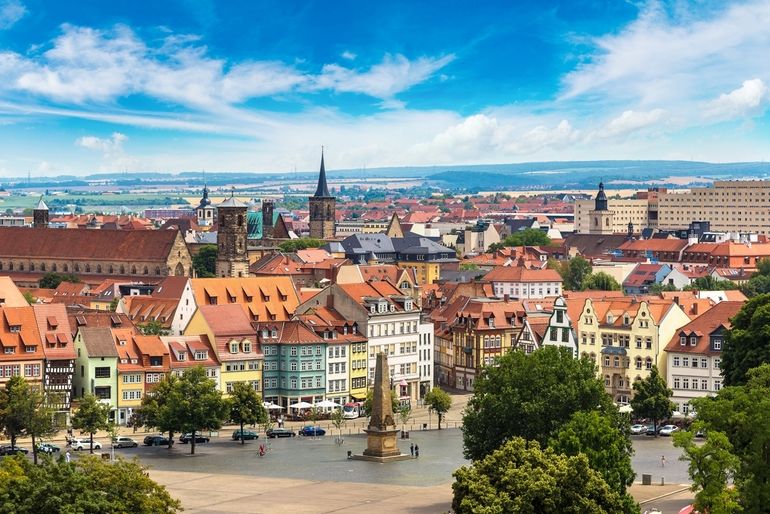 Panoramic_aerial_view_of_Erfurt_in_a_beautiful_summer_day,_Germany